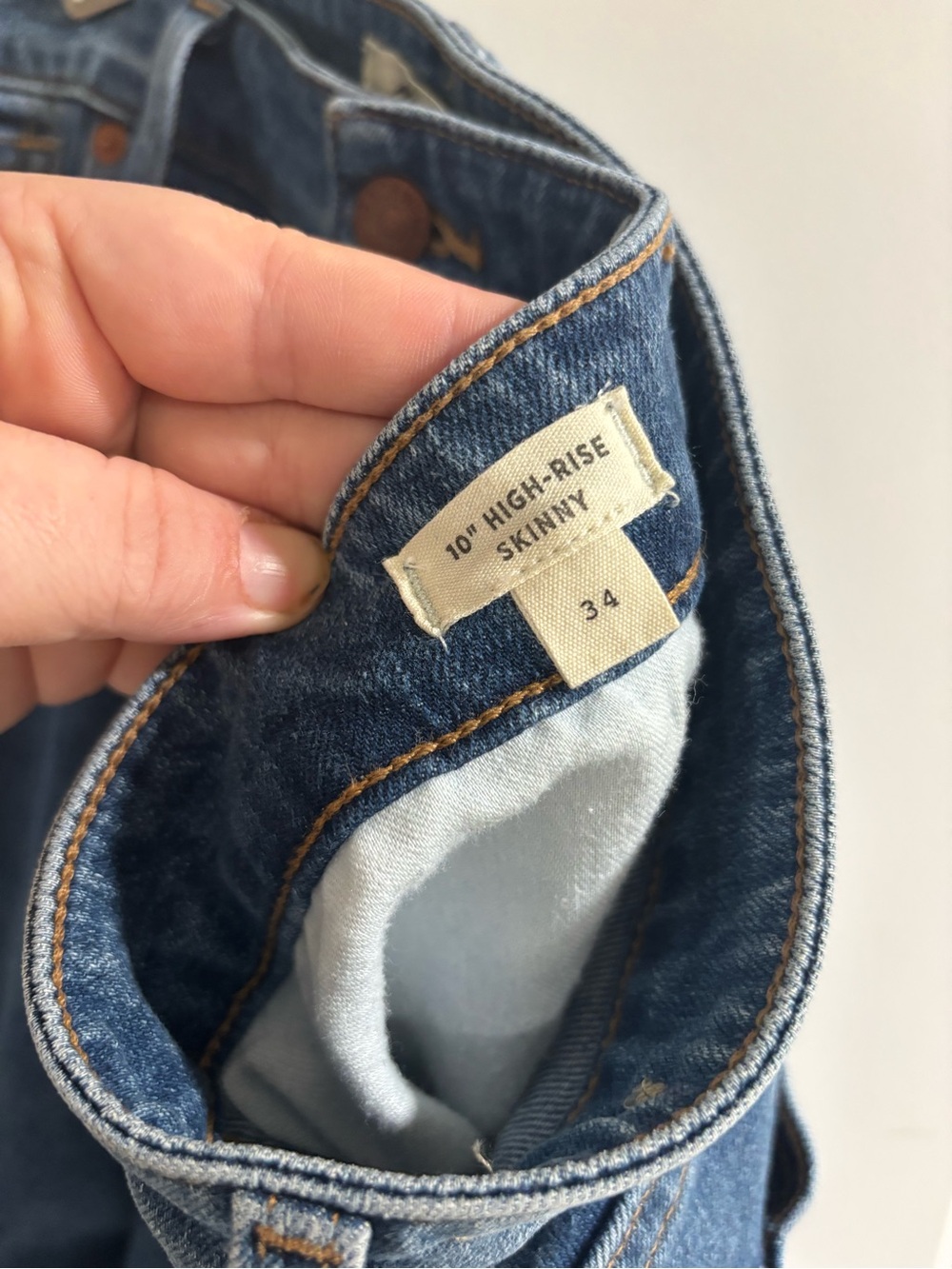 Madewell 10” High Rise Skinny Button-Fly Skinny Jeans in Medium Blue Wash - Picture 5 of 7